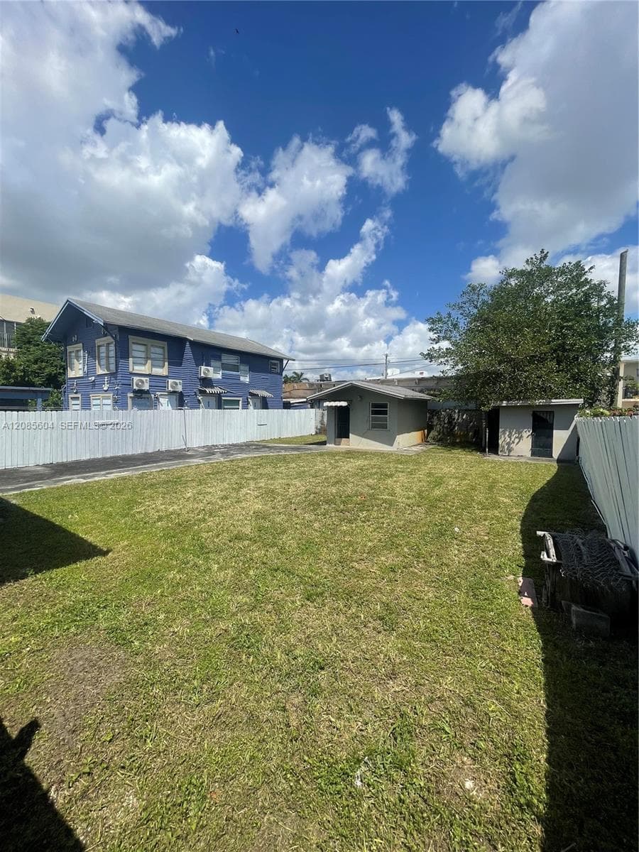 1529 SW 2nd St # 1529, Miami, FL 33135 photo 12