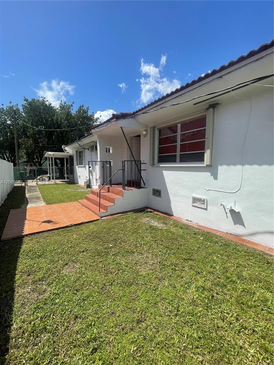 1529 SW 2nd St # 1529, Miami, FL 33135 photo 3