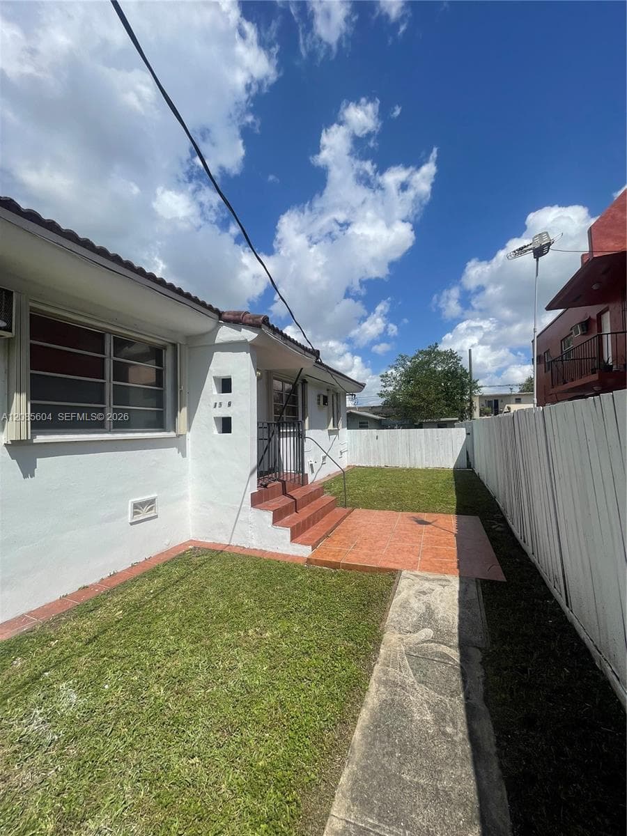 1529 SW 2nd St # 1529, Miami, FL 33135 photo 4