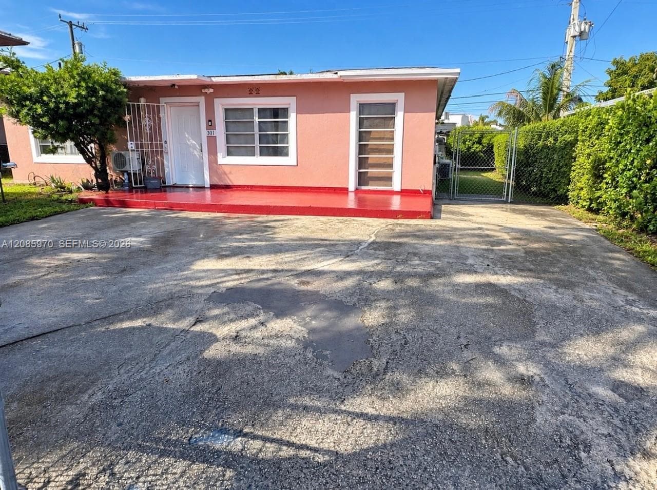1010 E 8th Ct, Hialeah, FL 33010 photo 9