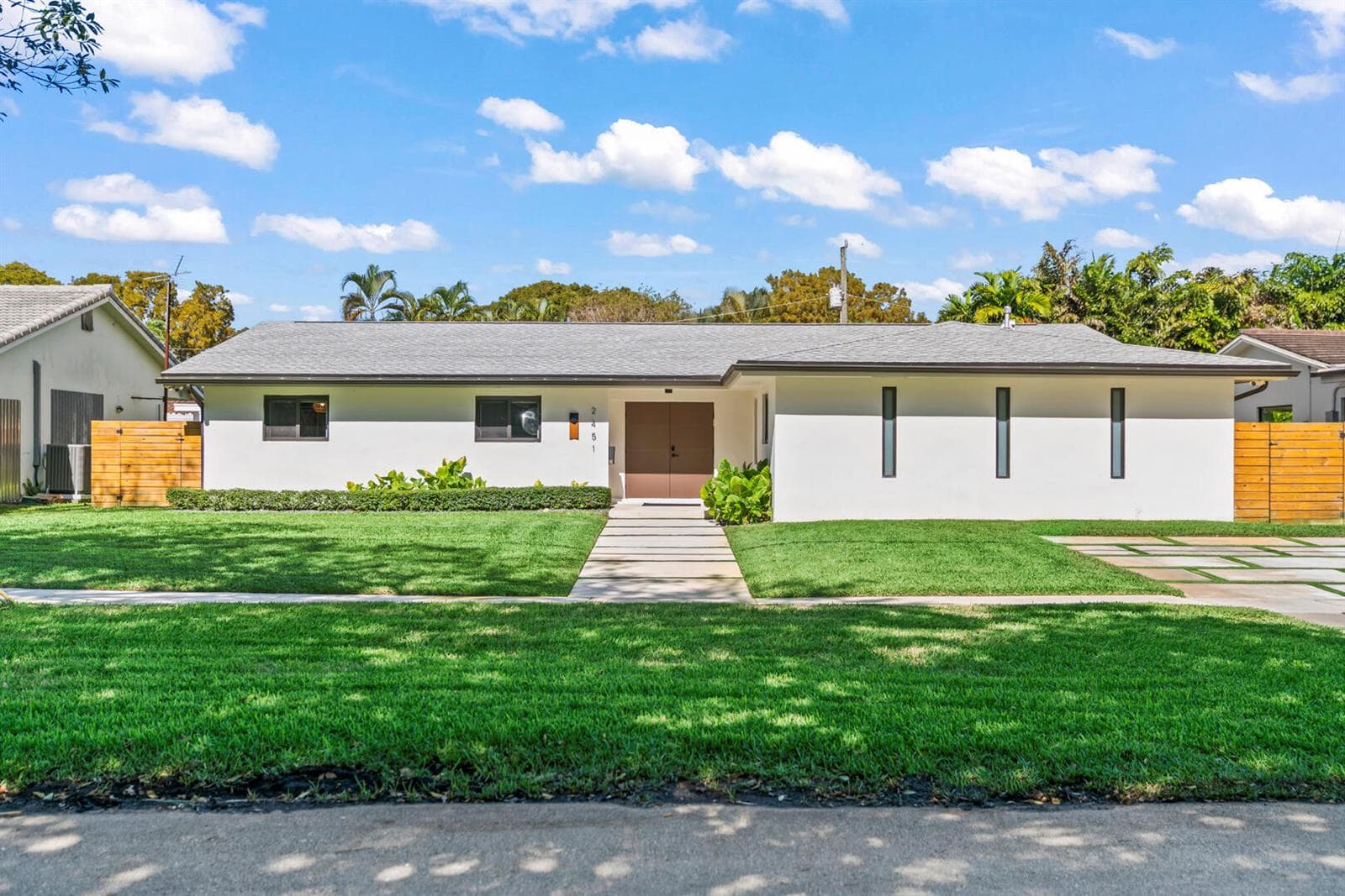 2451 NE 199th Street, Miami, FL 33180 photo 4
