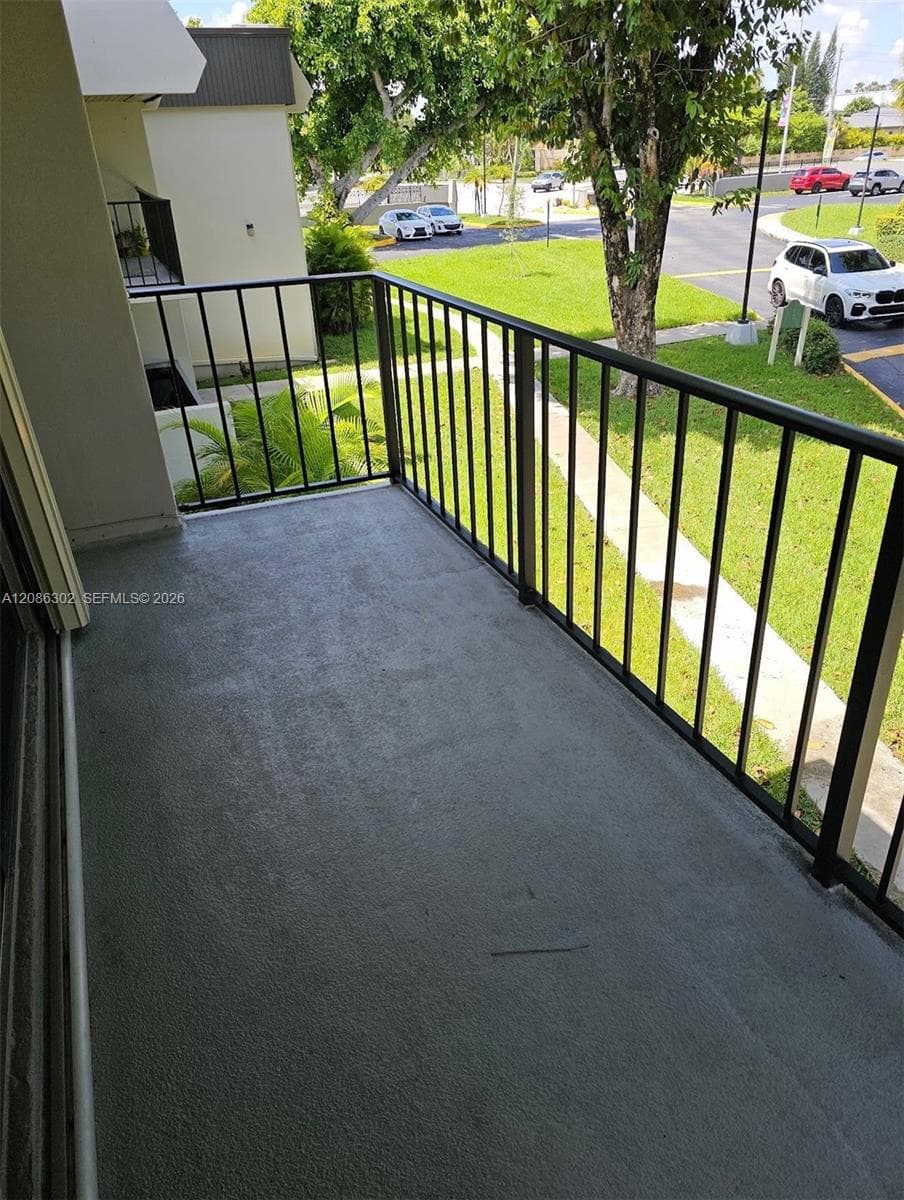 Listing photo 12