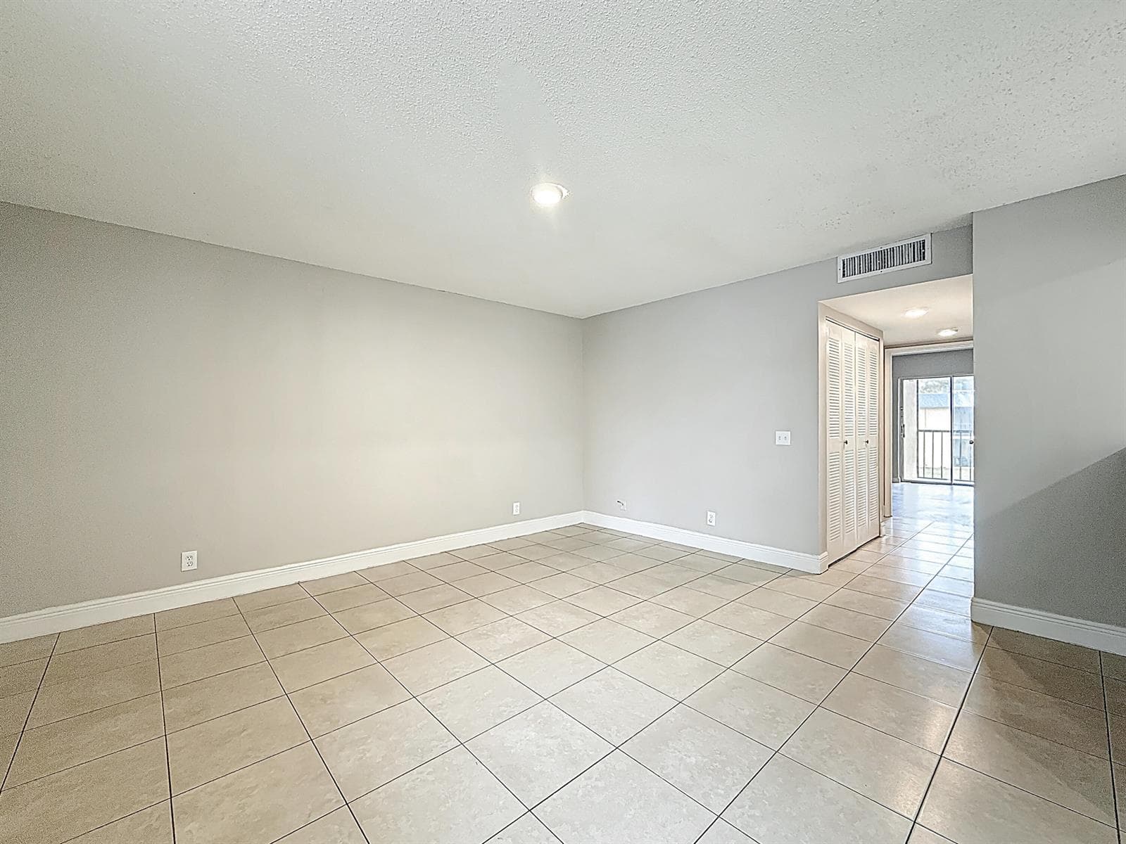 719 MEADOWS Circle, Boynton Beach, FL 33436 photo 5