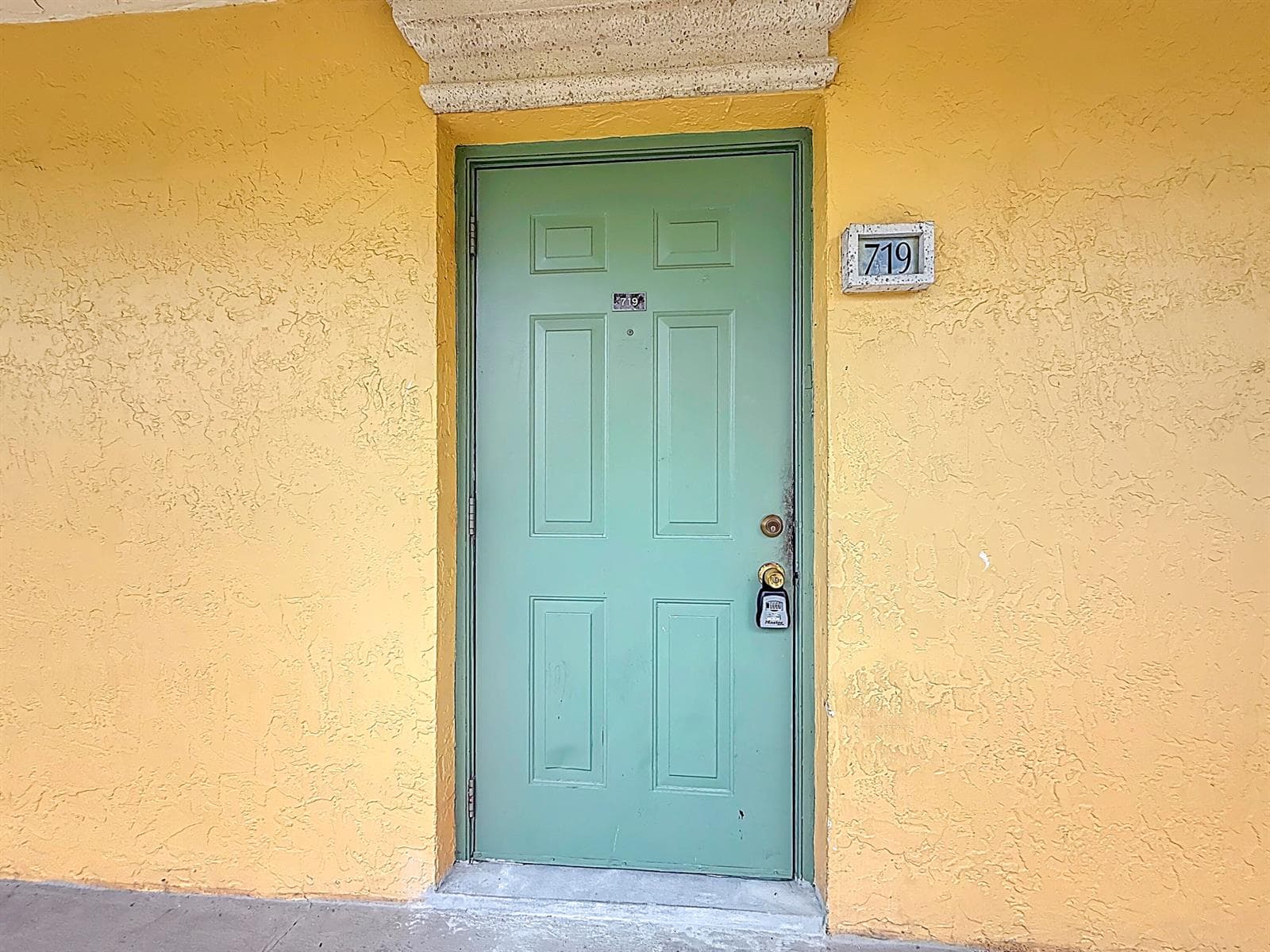 719 MEADOWS Circle, Boynton Beach, FL 33436 photo 8