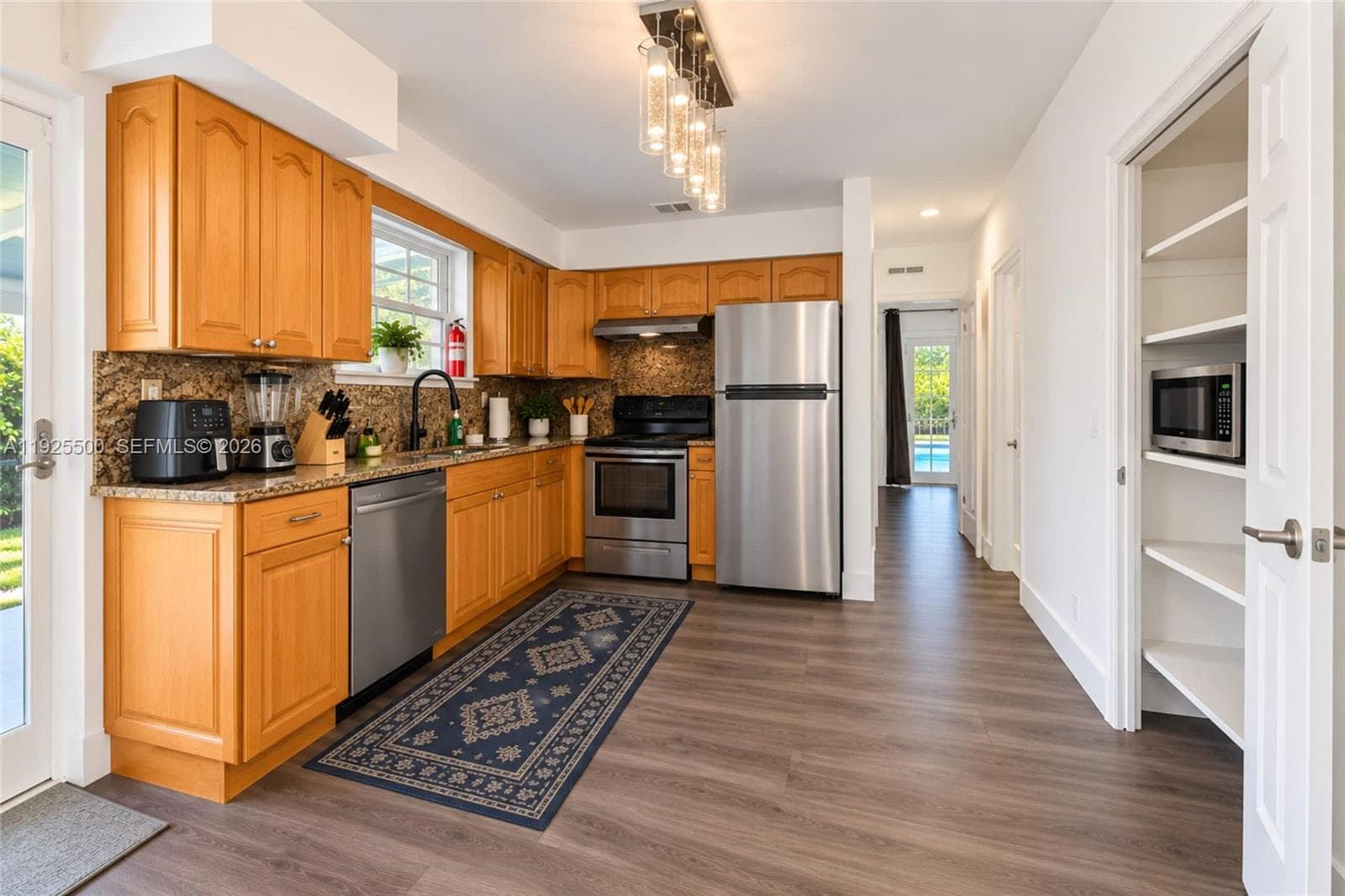 909 NE 7th St, Pompano Beach, FL 33060 photo 2