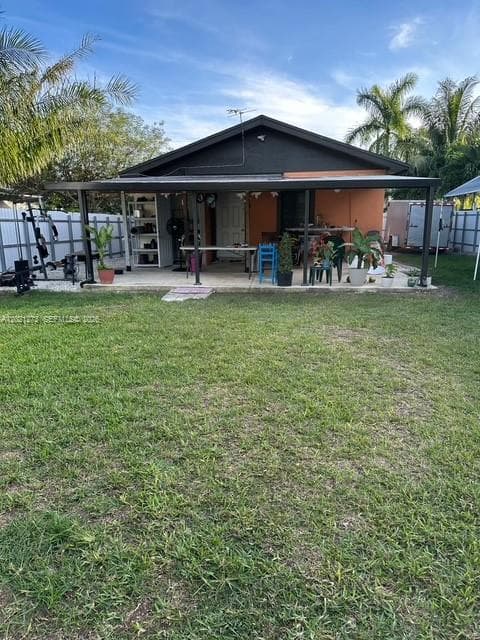 320 NW 2nd St, Florida City, FL 33034 photo 2