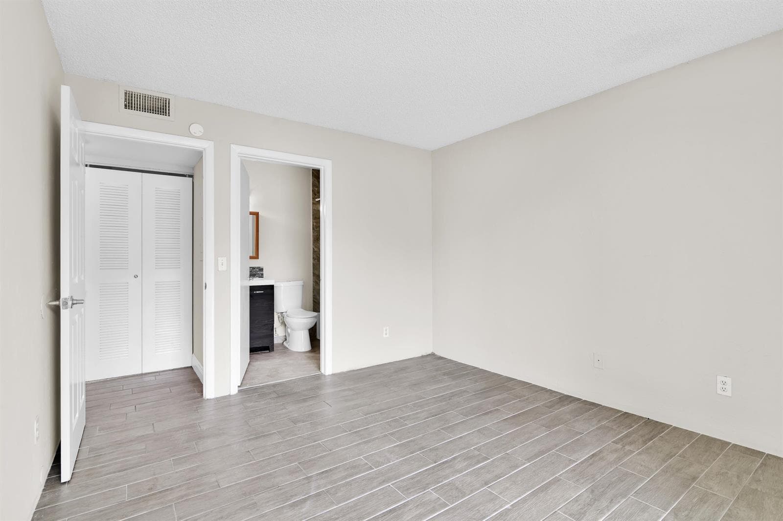 414 Meadows Circle, Boynton Beach, FL 33436 photo 2