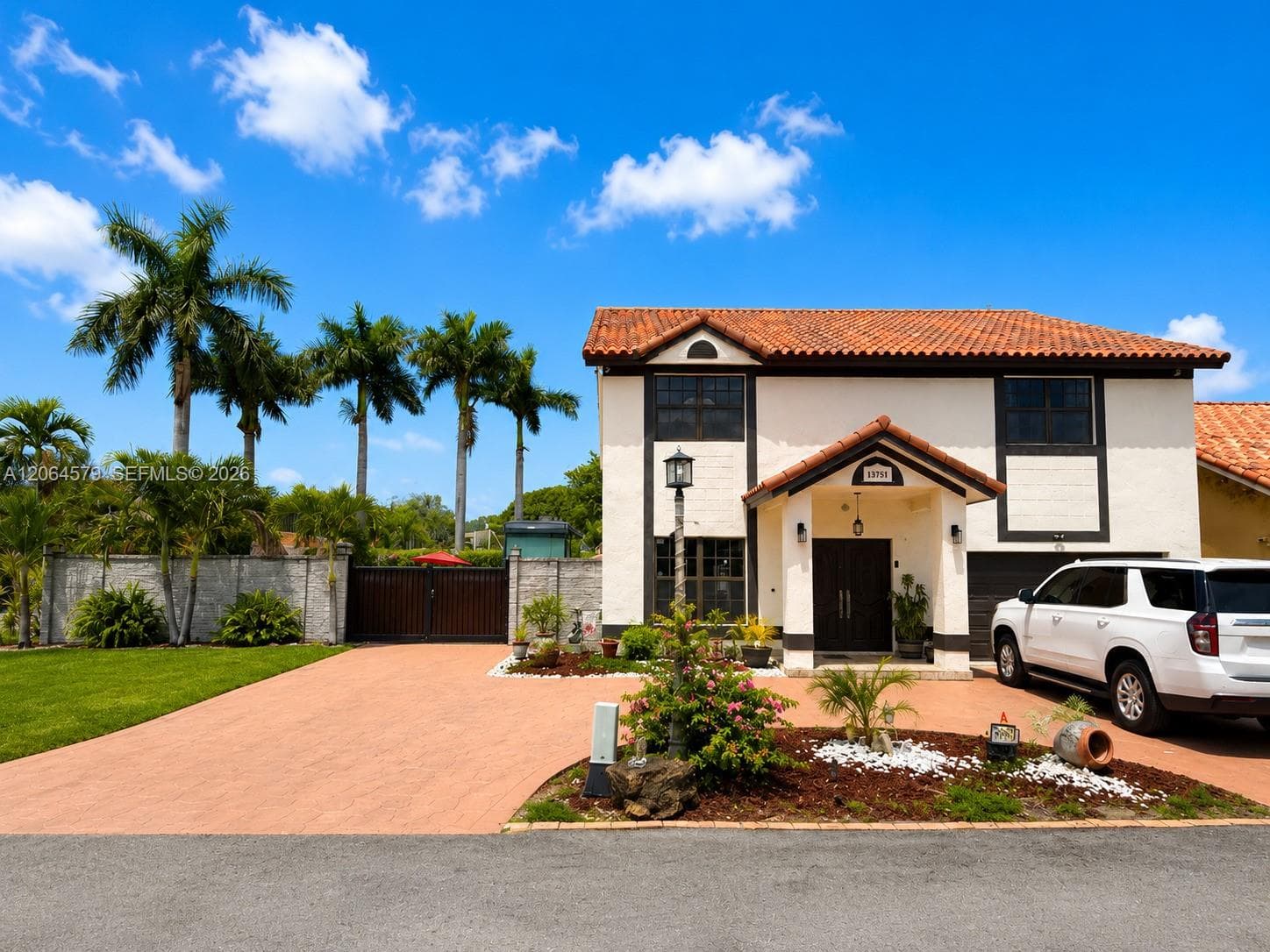 18758 NW 78th Pl, Hialeah, FL 33015 photo 2