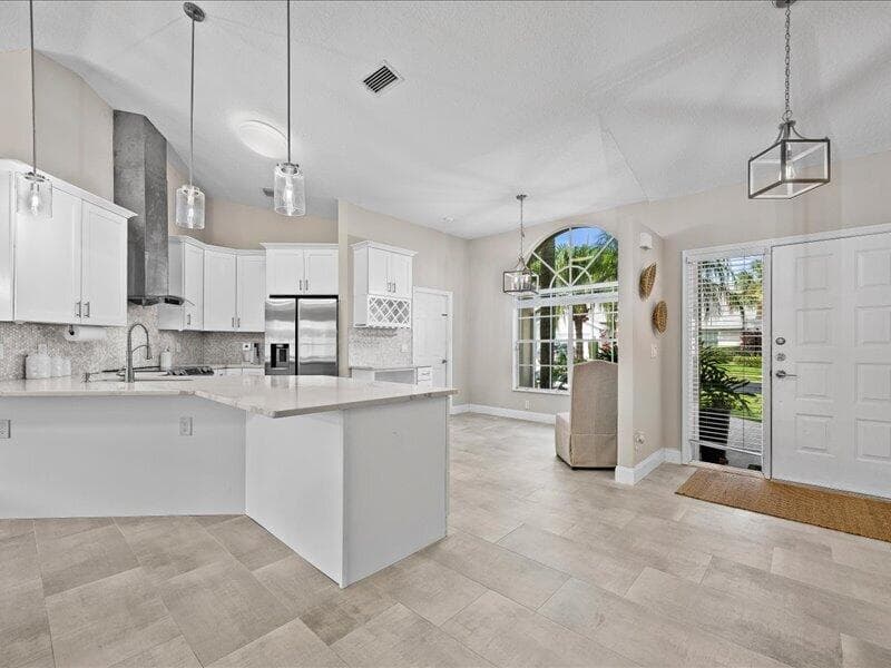 237 MOCCASIN Trail W, Jupiter, FL 33458 photo 2