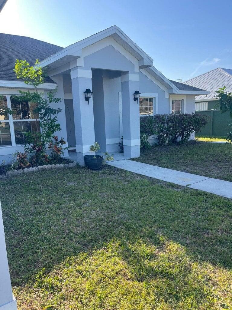 688 SW HEATHER Street, Port St. Lucie, FL 34983 photo 2
