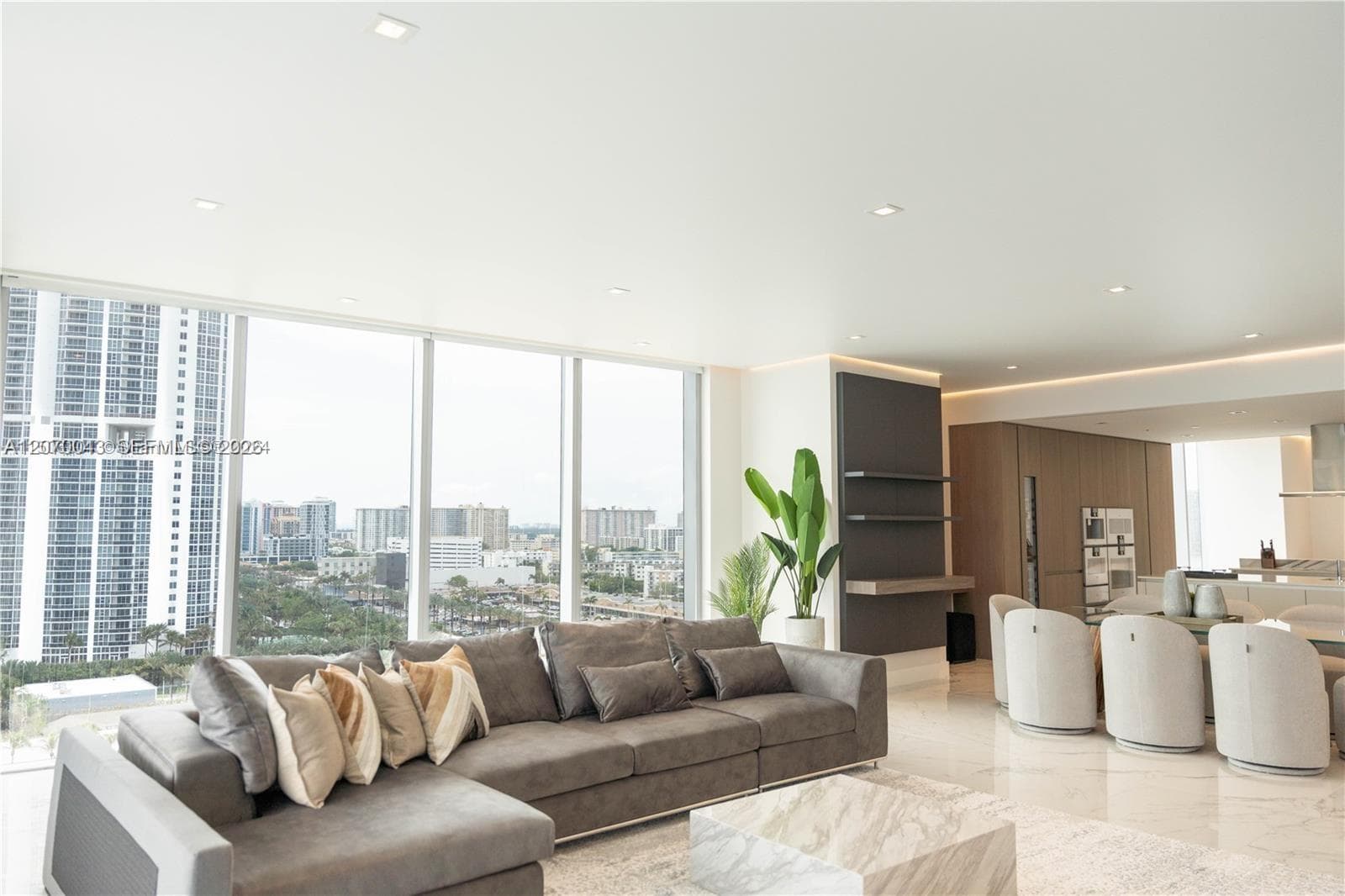 18501 Collins Ave # 1104, Sunny Isles Beach, FL 33160 photo 2