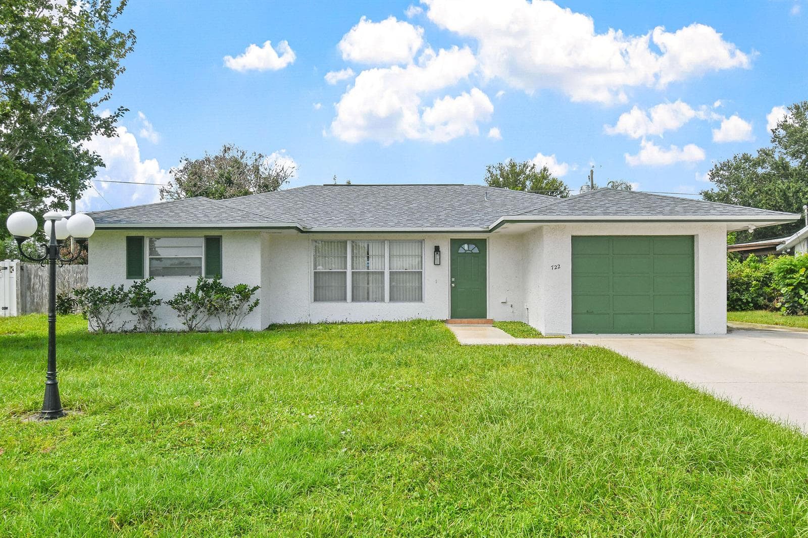 722 SE Arton Lane, Port St. Lucie, FL 34983 photo 2