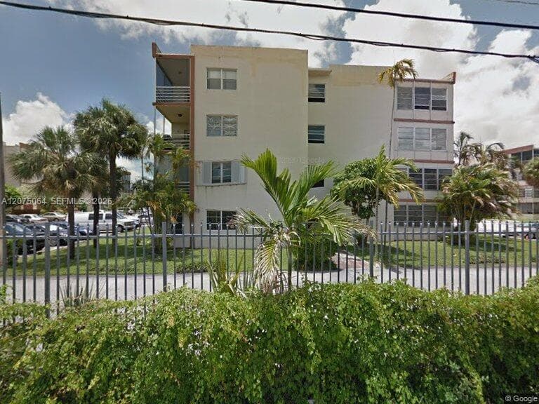 4044 NW 19th St # 404, Lauderhill, FL 33313