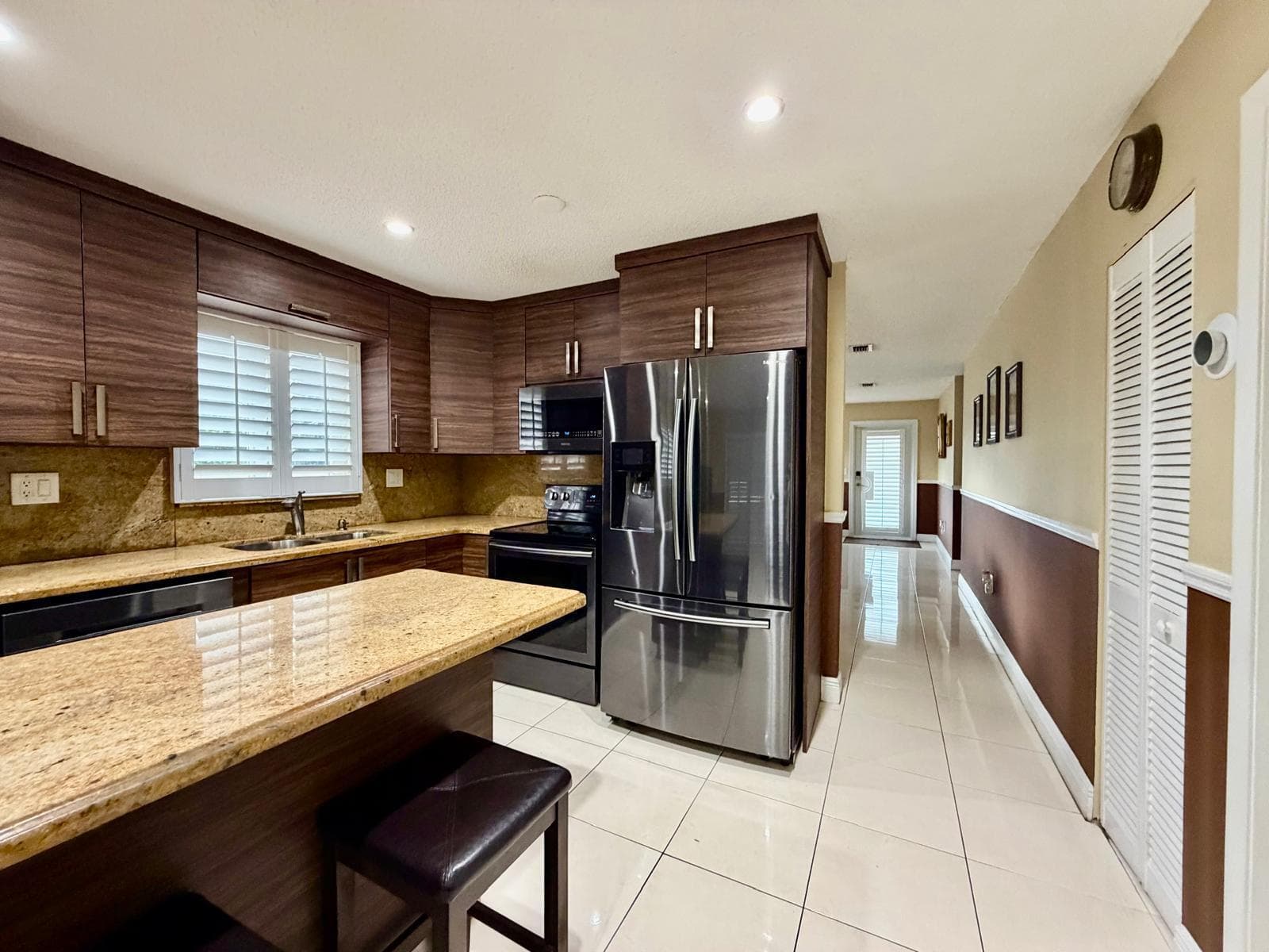1092 W 32nd Street, Hialeah, FL 33012 photo 2