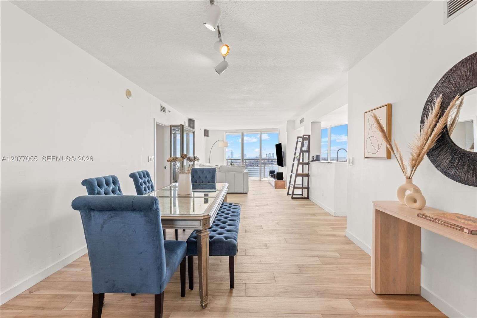 325 S Biscayne Blvd # 2723, Miami, FL 33131 photo 2