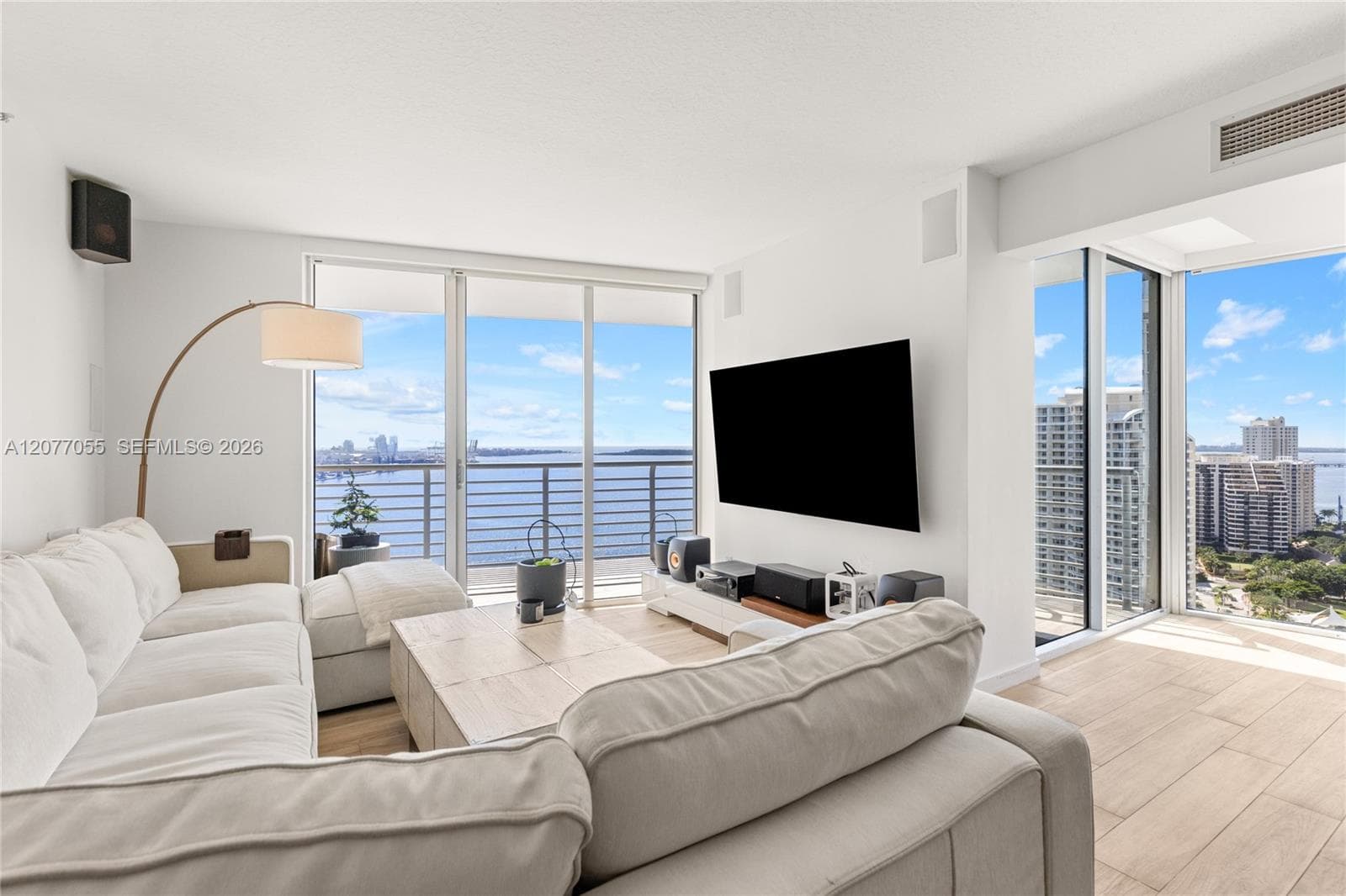 325 S Biscayne Blvd # 2723, Miami, FL 33131
