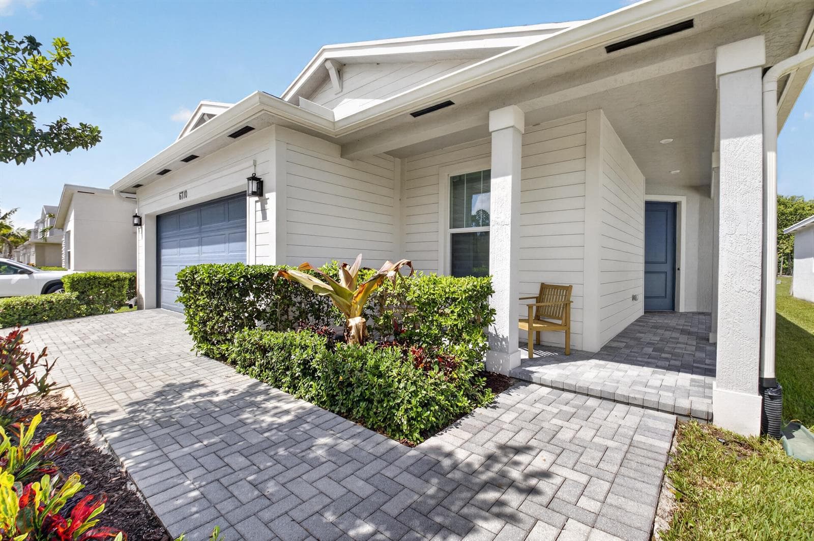 6710 POINTE OF WOODS Drive, West Palm Beach, FL 33413 photo 2