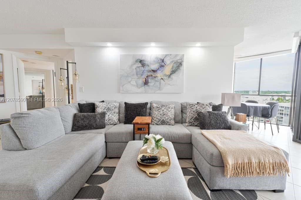 1000 W Island Blvd # 1010, Aventura, FL 33160 photo 2