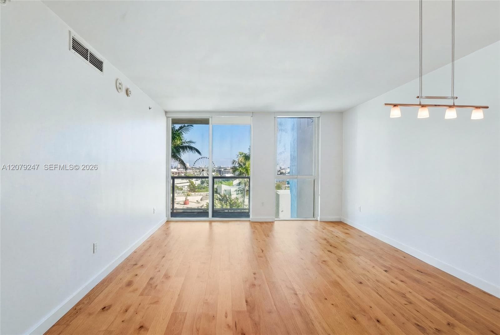 253 NE 2nd St # 1007, Miami, FL 33132 photo 2
