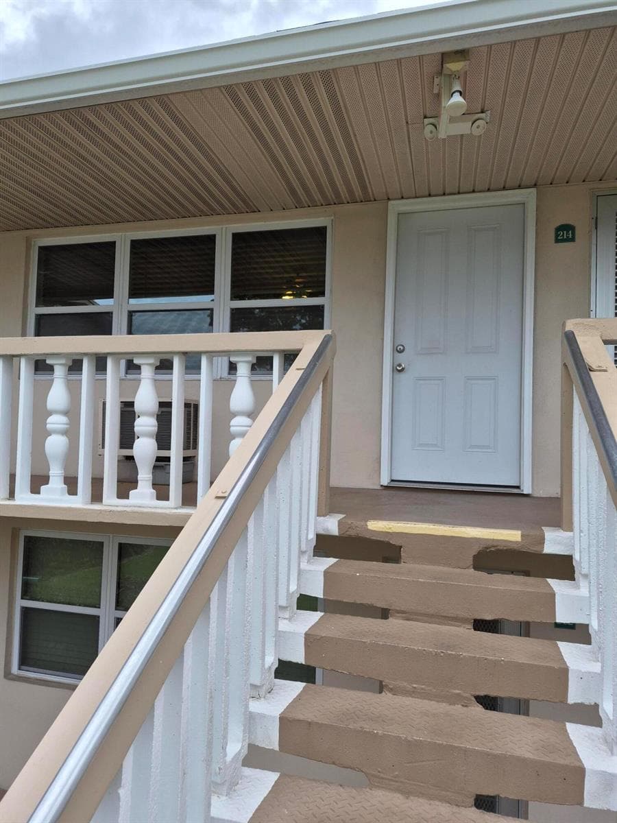 214 Cambridge # I, West Palm Beach, FL 33417 photo 2
