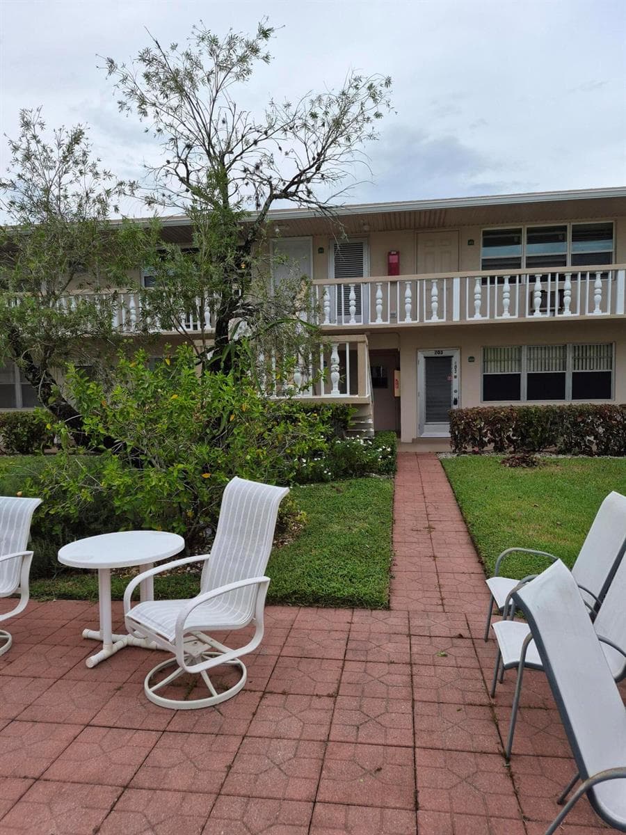 214 Cambridge # I, West Palm Beach, FL 33417
