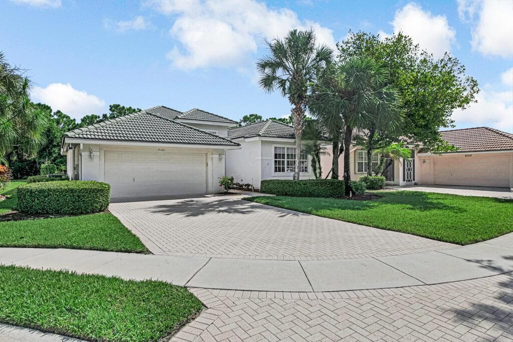 9152 Bay Harbour Circle, West Palm Beach, FL 33411 photo 2