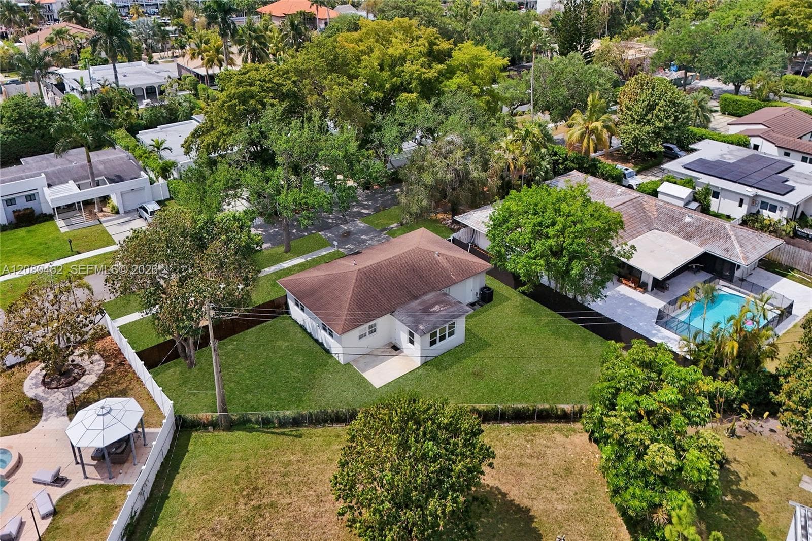 2125 Alamanda Dr, North Miami, FL 33181