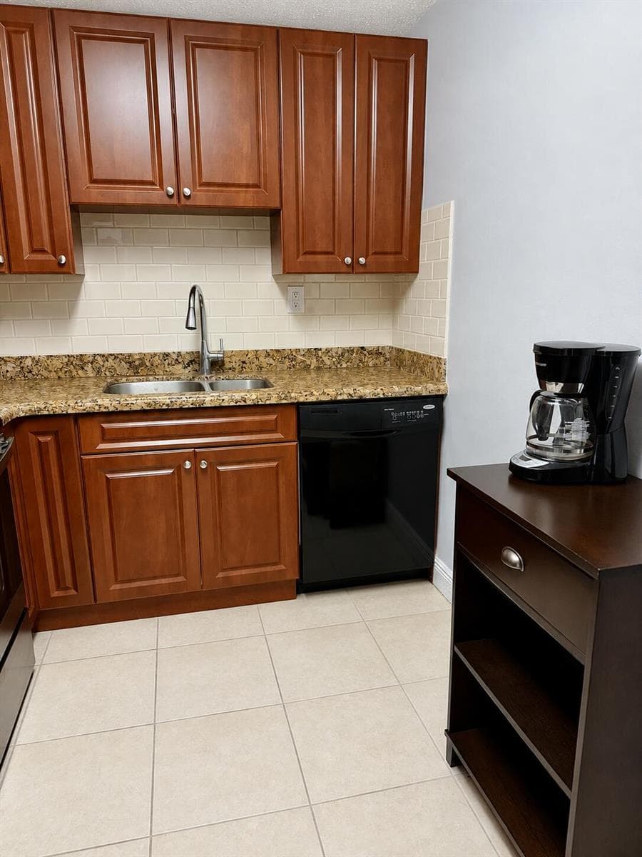 405 MEADOWS Circle # 405, Boynton Beach, FL 33436 photo 2