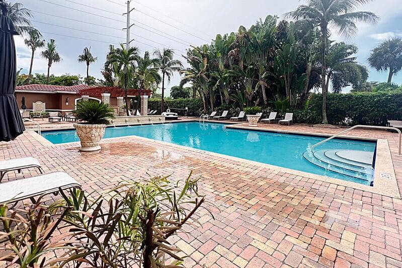 616 CLEARWATER PARK Road # 513, West Palm Beach, FL 33401