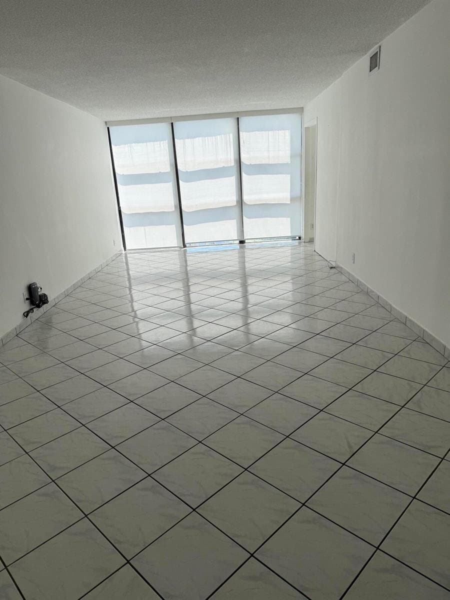 1000 PARKVIEW Drive # 424, Hallandale Beach, FL 33009 photo 2