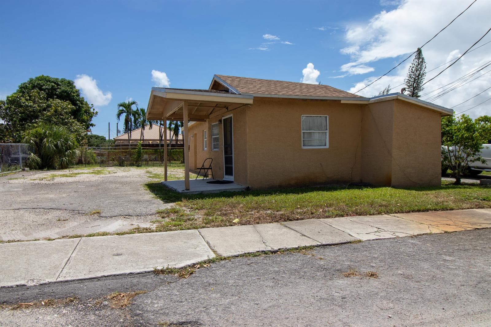 242 SW 7TH Court, Deerfield Beach, FL 33441 photo 2