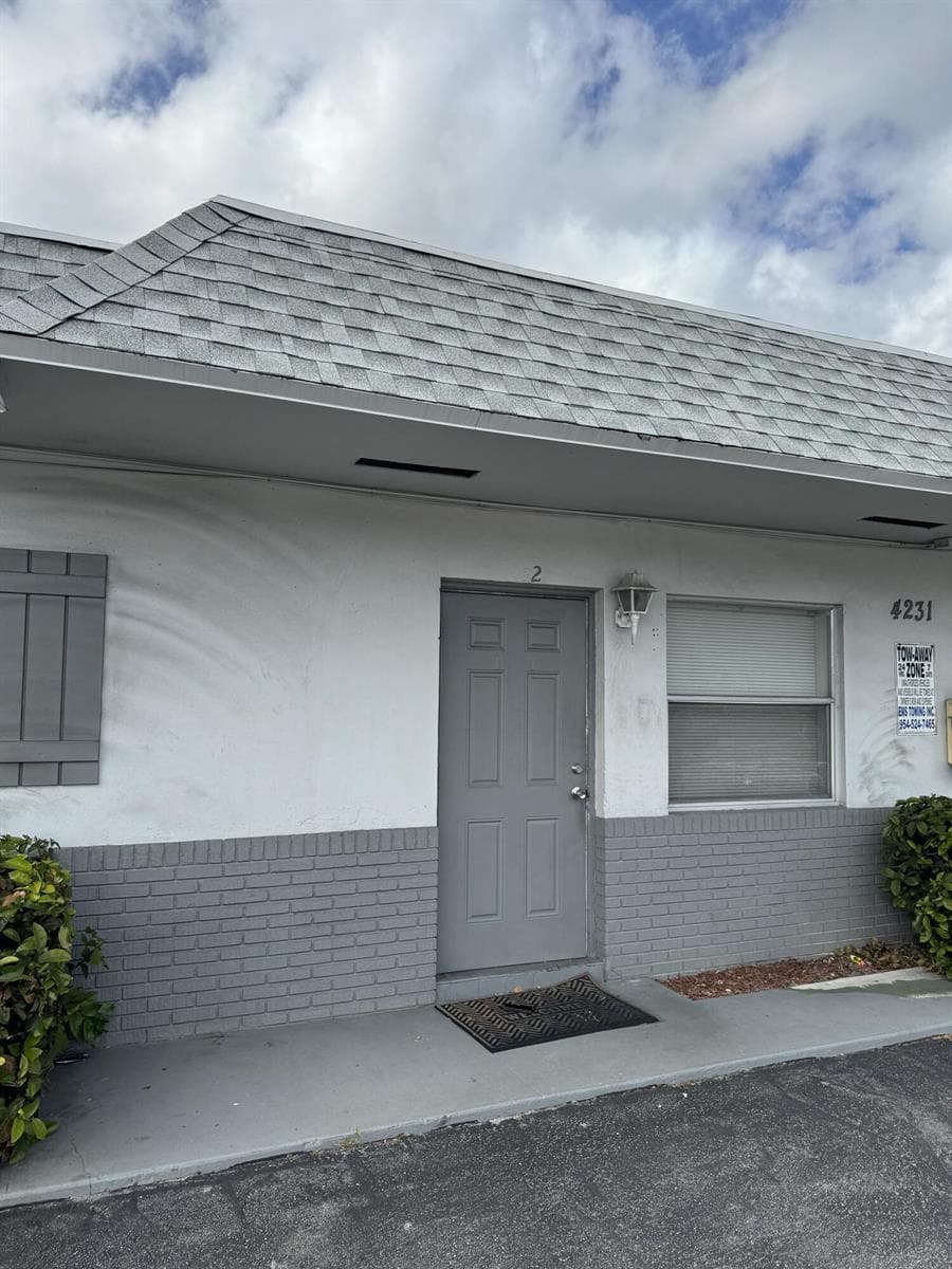 4231 NW 31ST Avenue # 1, Lauderdale Lakes, FL 33309