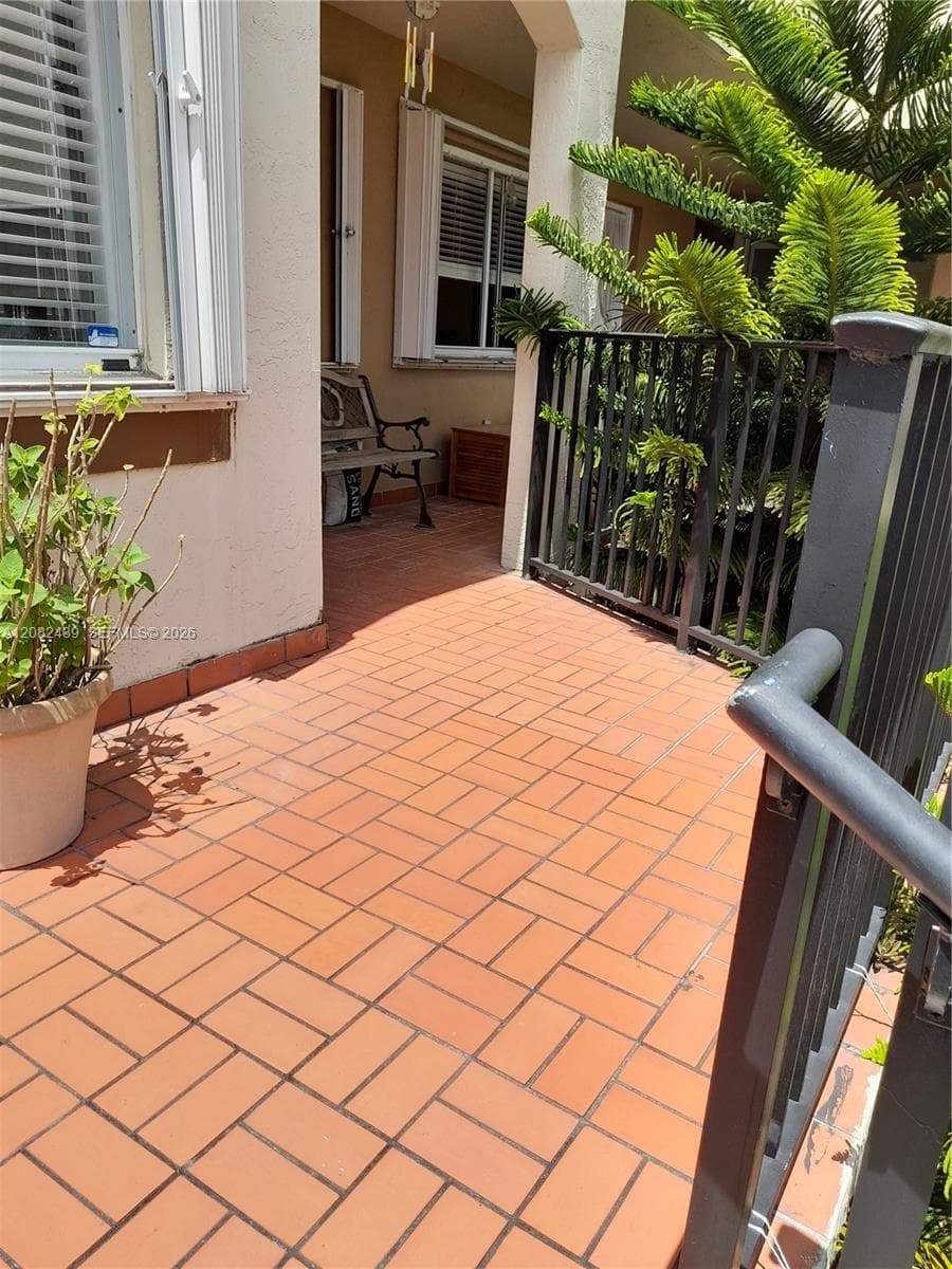551 NW 82nd Ave # 520, Miami, FL 33126 photo 2