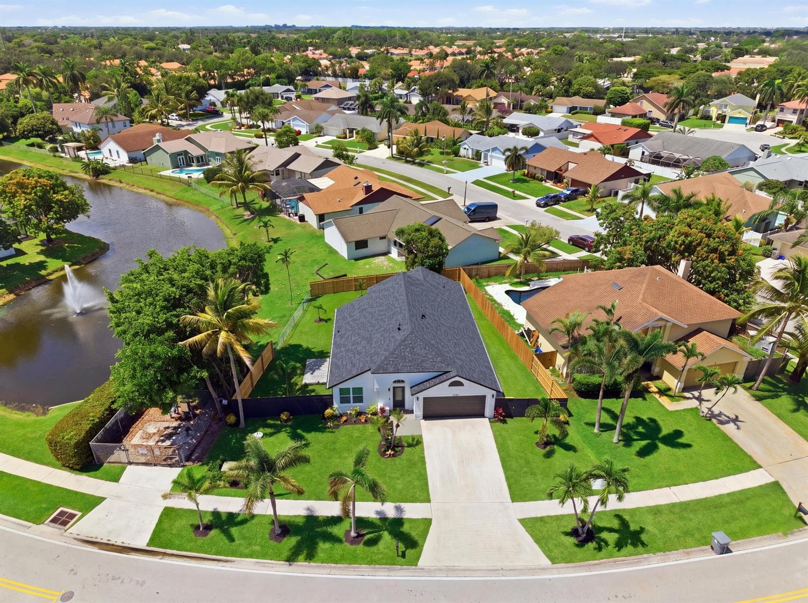6325 Indian Wells Boulevard, Boynton Beach, FL 33437 photo 2