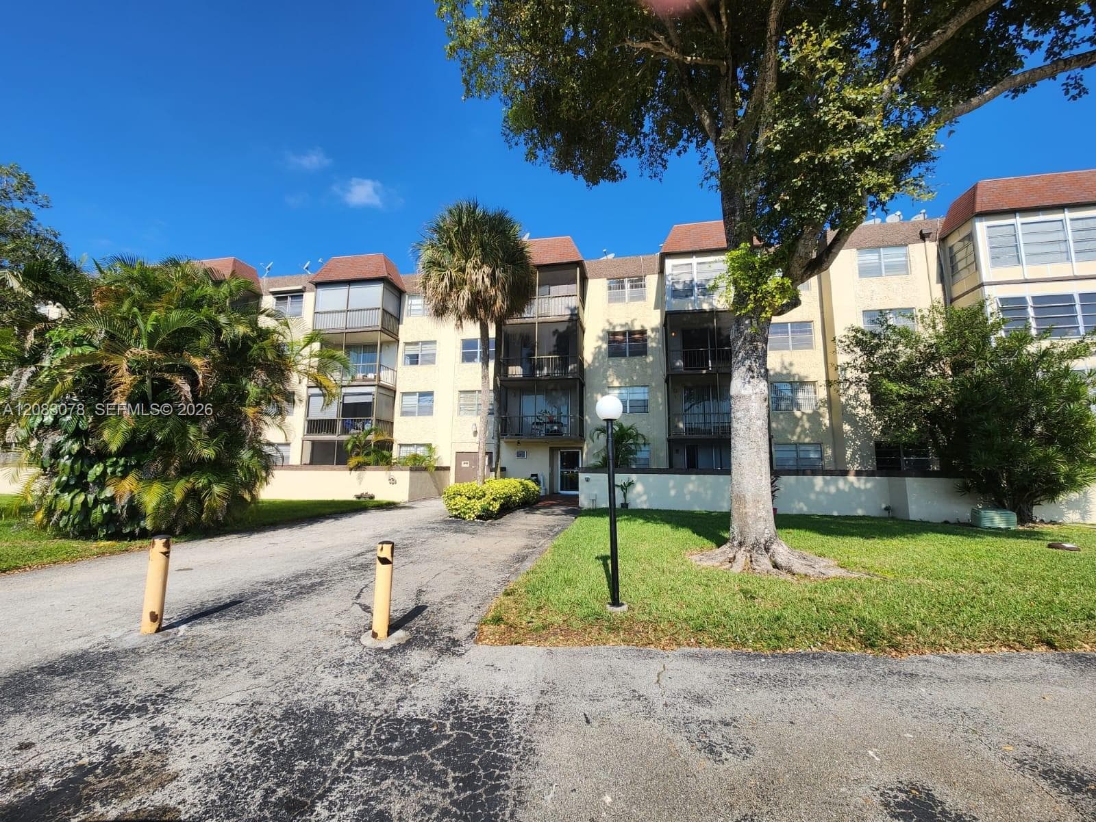 7300 NW 17th St # 319, Plantation, FL 33313