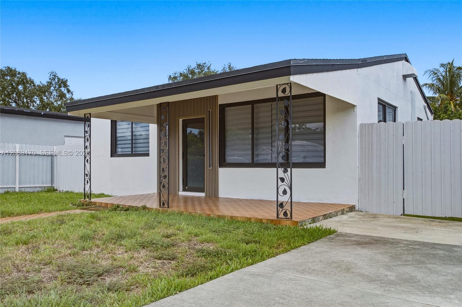 1260 NE 155th St, North Miami Beach, FL 33162 photo 2