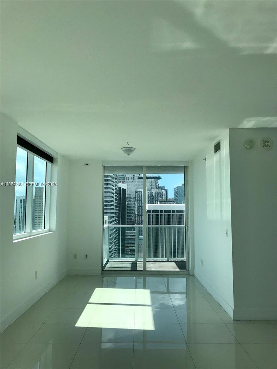 244 Biscayne Blvd # 1603, Miami, FL 33132 photo 2