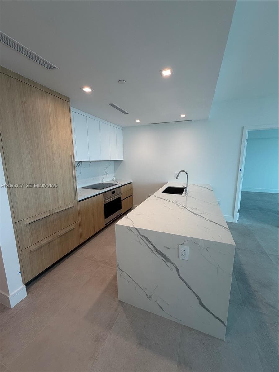 2411 Laguna Cir # 2508, North Miami, FL 33181 photo 2