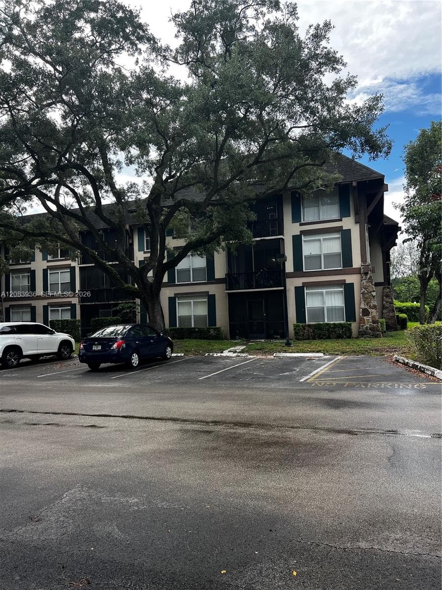 3720 Inverrary Dr # 1W, Lauderhill, FL 33319 photo 2