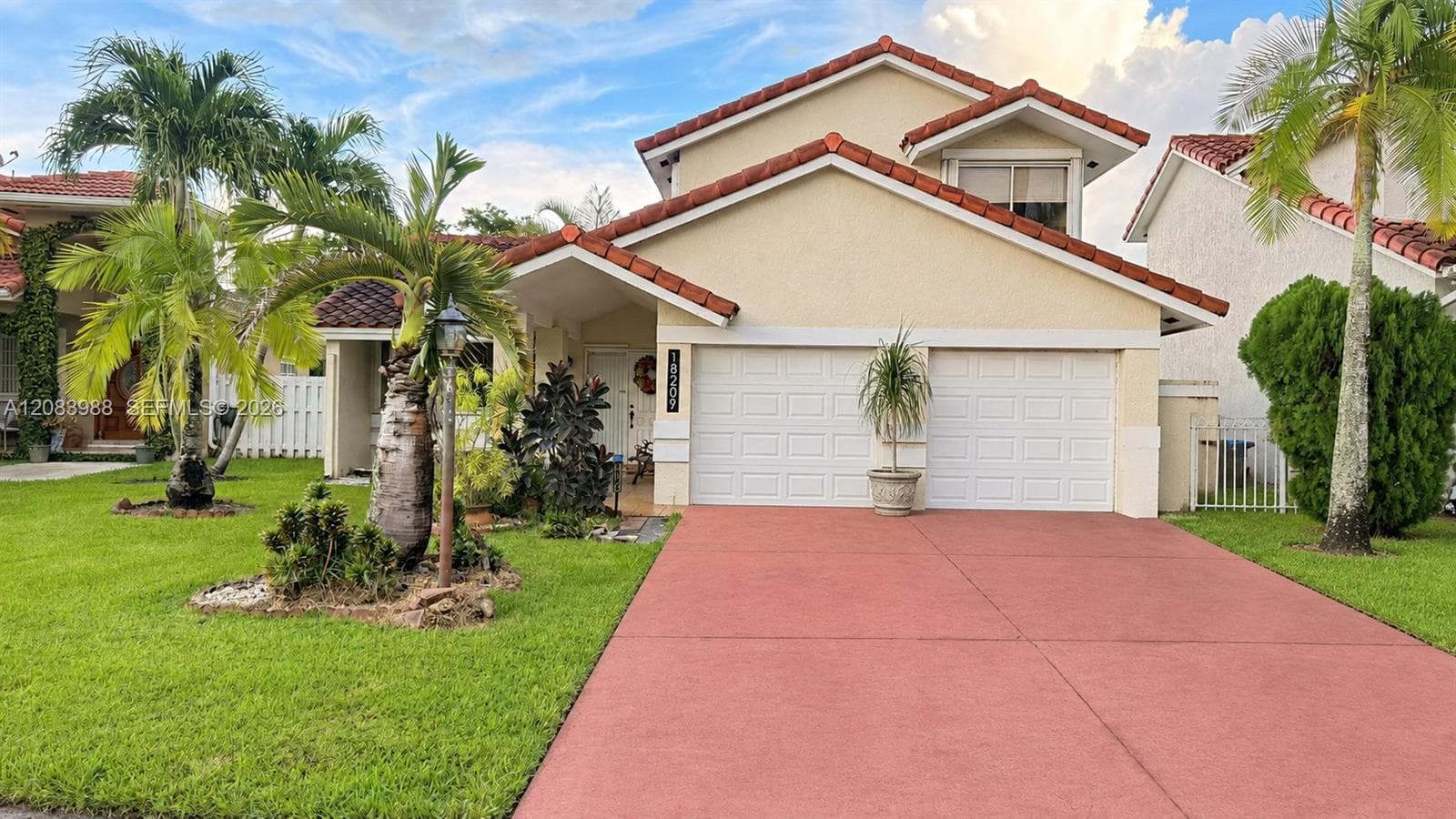 18209 NW 61st Ct, Hialeah, FL 33015 photo 2