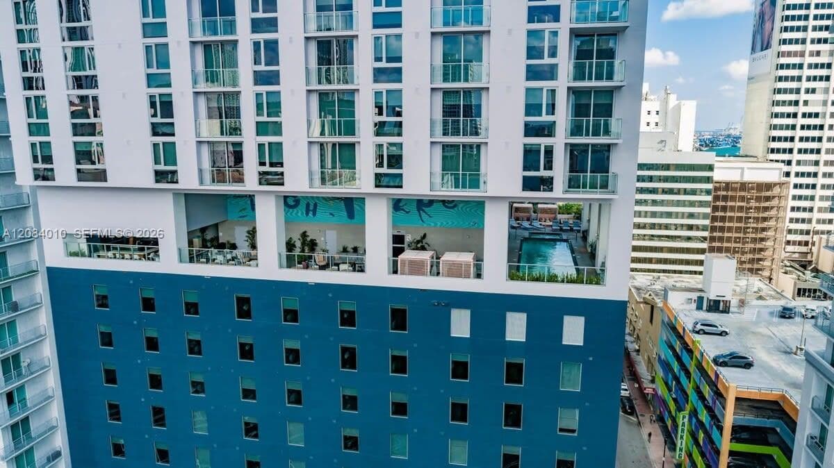 227 NE 2nd St # 3001, Miami, FL 33132