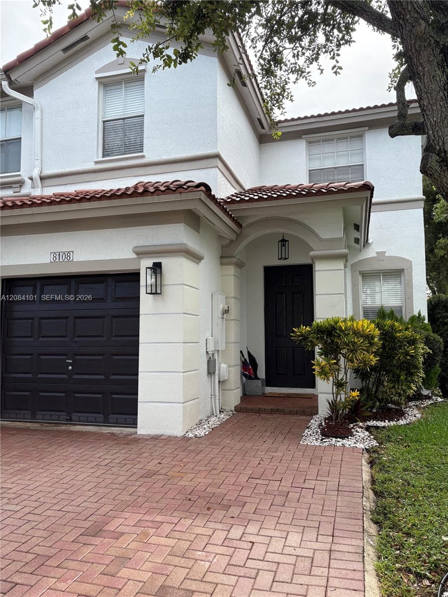8108 NW 108th Ct, Doral, FL 33178 photo 2