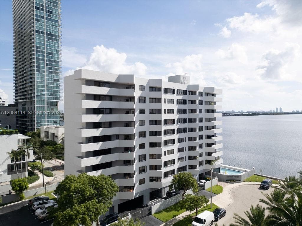 555 NE 30th St # 802, Miami, FL 33137 photo 2