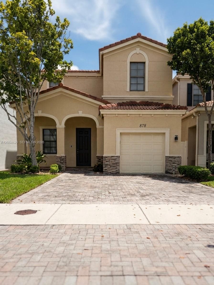 878 NE 191st St, Miami, FL 33179 photo 2