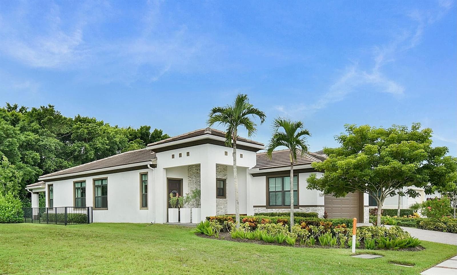 528 SE Fascino Circle SE, Port St. Lucie, FL 34984 photo 2