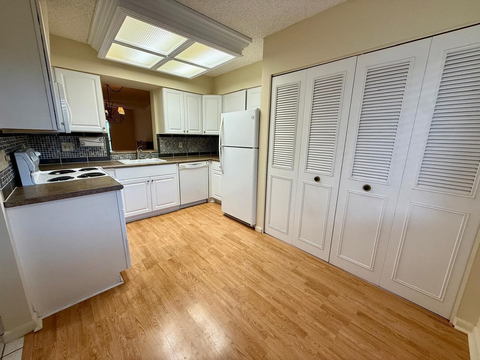 2212 S CYPRESS BEND Drive # 303, Pompano Beach, FL 33069 photo 2