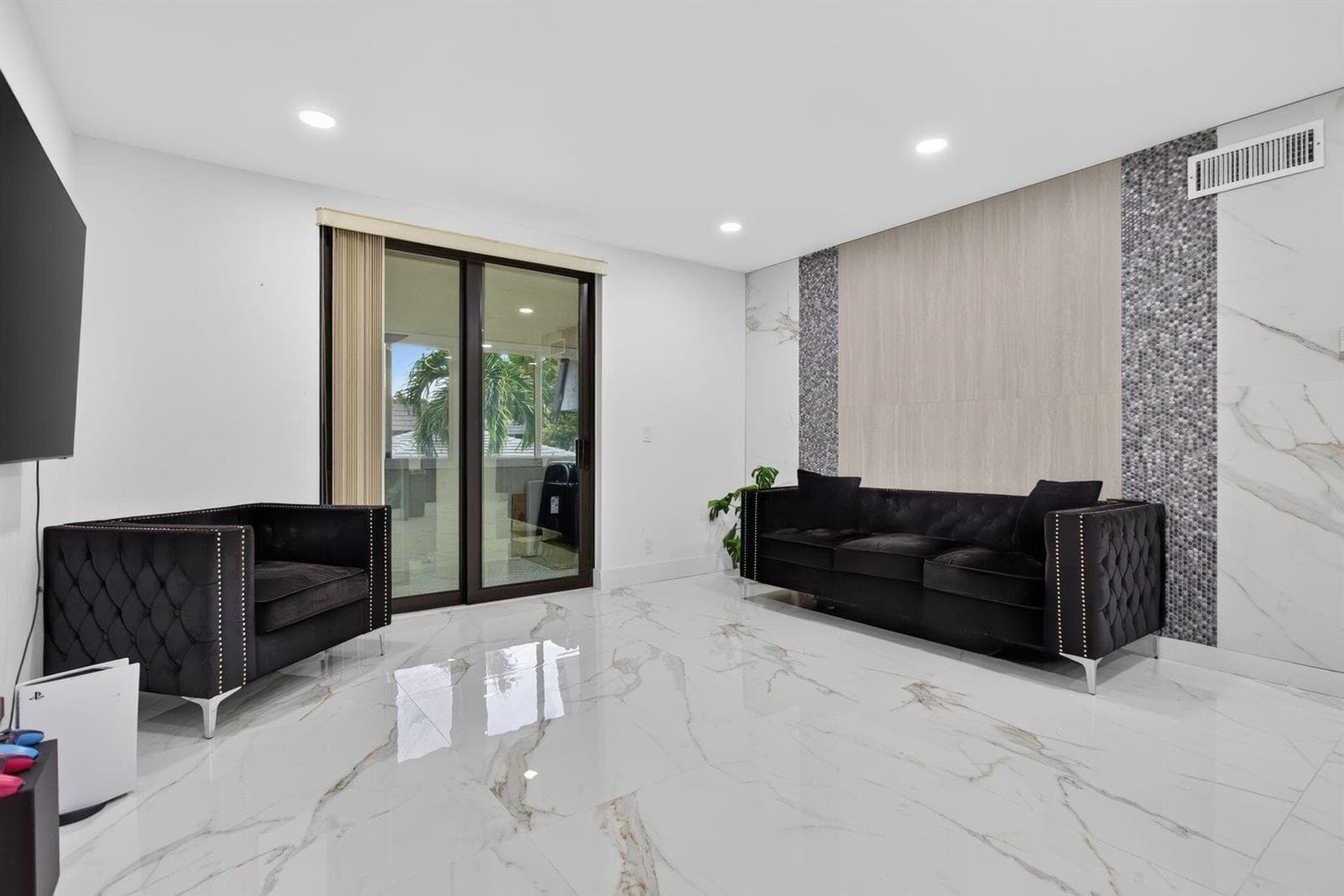 8404 W SAMPLE Road # 230, Coral Springs, FL 33065 photo 2