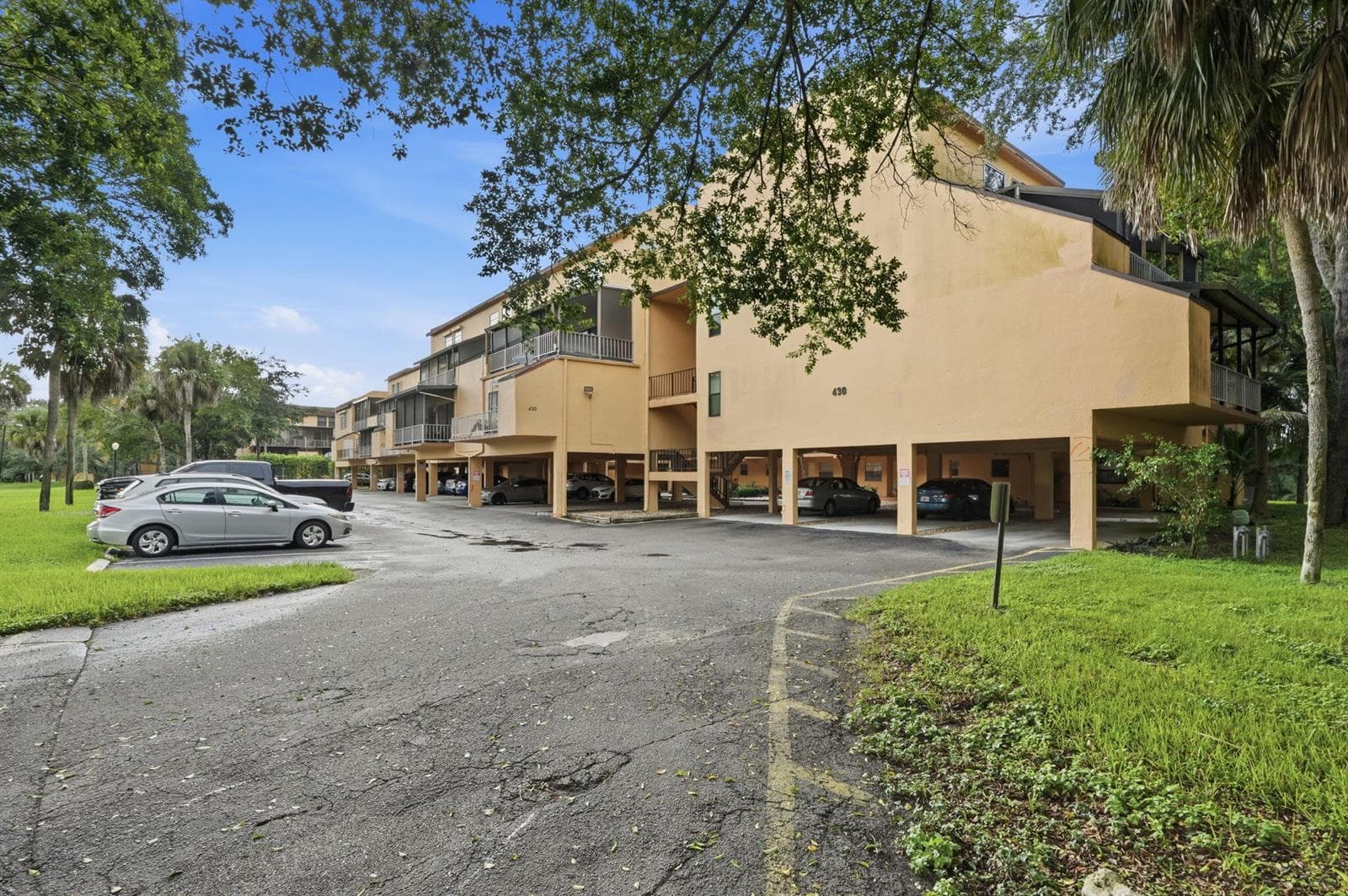 430 COMMODORE Drive # 314, Plantation, FL 33325 photo 2