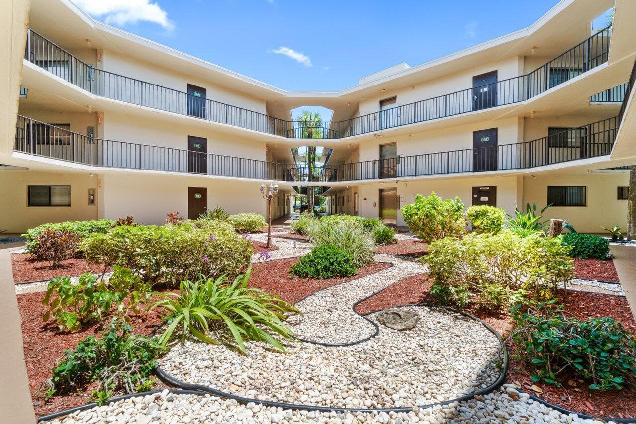5100 Las Verdes Circle # 316, Delray Beach, FL 33484