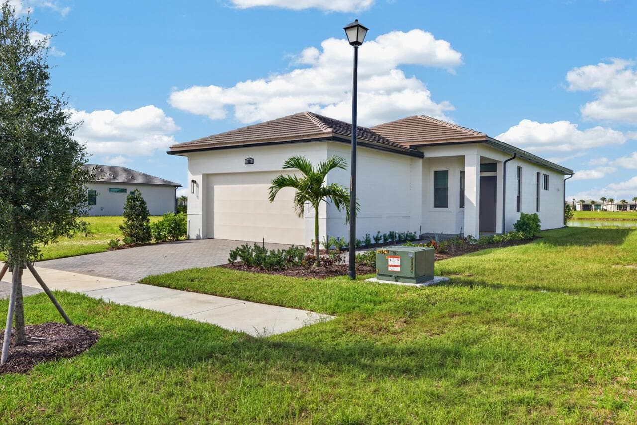 7920 SW ANDREA Way, Port St. Lucie, FL 34987 photo 2